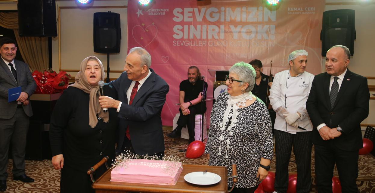 KÜÇÜKÇEKMECE’DE 65 YAŞ ÜSTÜ ÇİFTLER, 14 ŞUBAT YEMEĞİ’NDE BULUŞTU