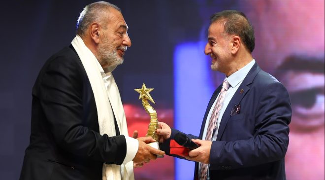 REHA MUHTAR’A YAŞAM BOYU ONUR ÖDÜLÜ: EFSANE GERİ DÖNÜYOR