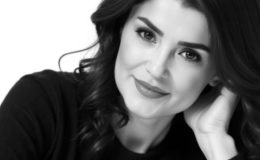 TÜRKÜLERİN YÜREĞİNDEN GELEN SES: ESRA ÖZTÜRK’ÜN 30 YILLIK SANAT YOLCULUĞU